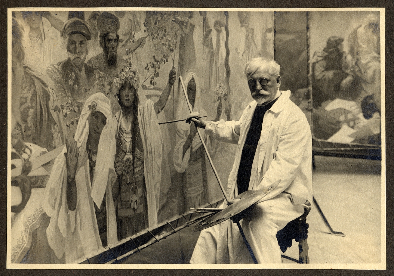 Alfons Mucha při práci na Slovanské epopeji