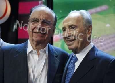 Žid Rupert Murdoch je příznivcem sionismu a přítelem izraelského prezidenta Šimona Perese.
