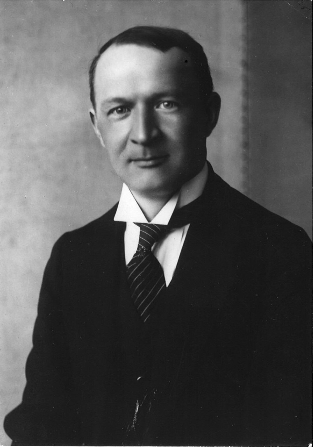 Portrétní fotografie Jiřího Diviše. Národní archiv, f. prof. MUDr. Jiří Diviš, nezprac.