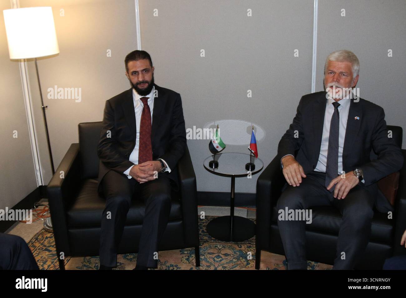 Nebyl sám, kdo si s Jolanim třásl rukou, Trump, komisaři EU...i Putin