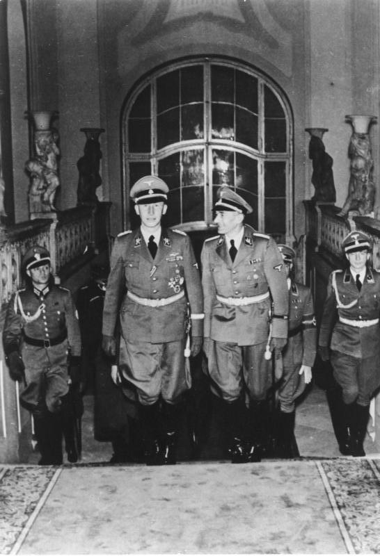 Reinhard Heydrich na Pražském Hradě  - Bundesarchiv Bild 146-1972-039-26, Reinhard Heydrich im Prager Schloß